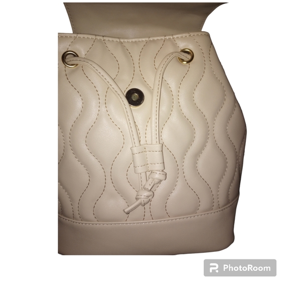 Alexis Bendel Women’s Vegan Leather Quilted Everyday Backpack for travel - Picture 8 of 10